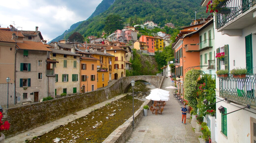 Argegno featuring a small town or village