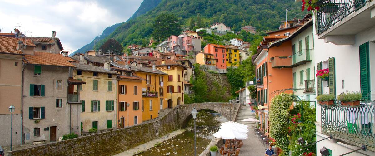 Argegno som inkluderar en liten stad eller by