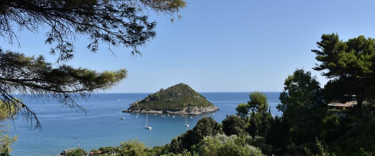 Porto Santo Stefano is a charming tourist destination with an impressive seafaring tradition as well as being the most important town in the Monte Argentario area.