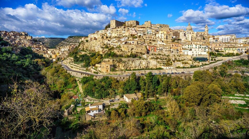 KPPFD4 Panoramic view of Ragusa , Sicily