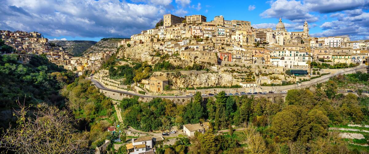 KPPFD4 Panoramic view of Ragusa , Sicily