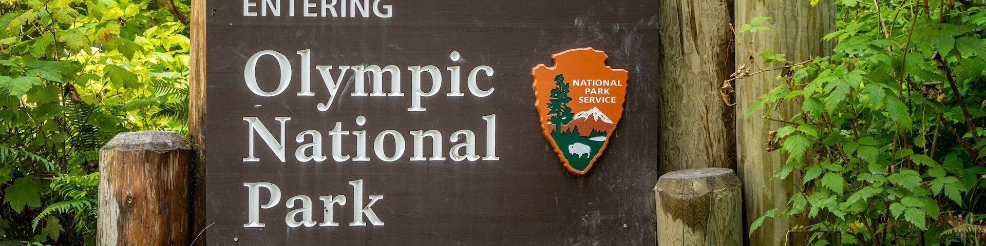 Placa indicando a entrada do Parque Nacional Olímpico.