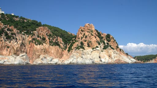 Червоні скелі