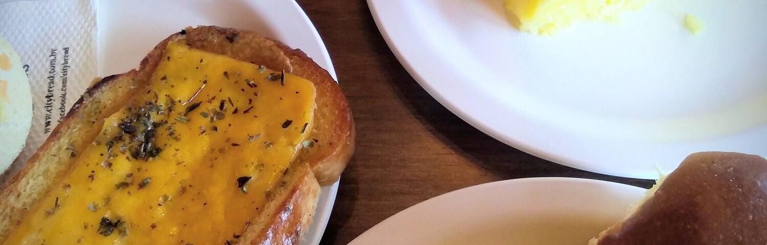 Fantastic sweet and savoury breakfast we've had in Guarulhos!
The staff is lovely and the fresh juices are superb!
Plus, I experienced a taste of coconut that I last felt in Brazil 9 years ago. It made me happy. :-)
#delicious #GoodEats #LikeALocal