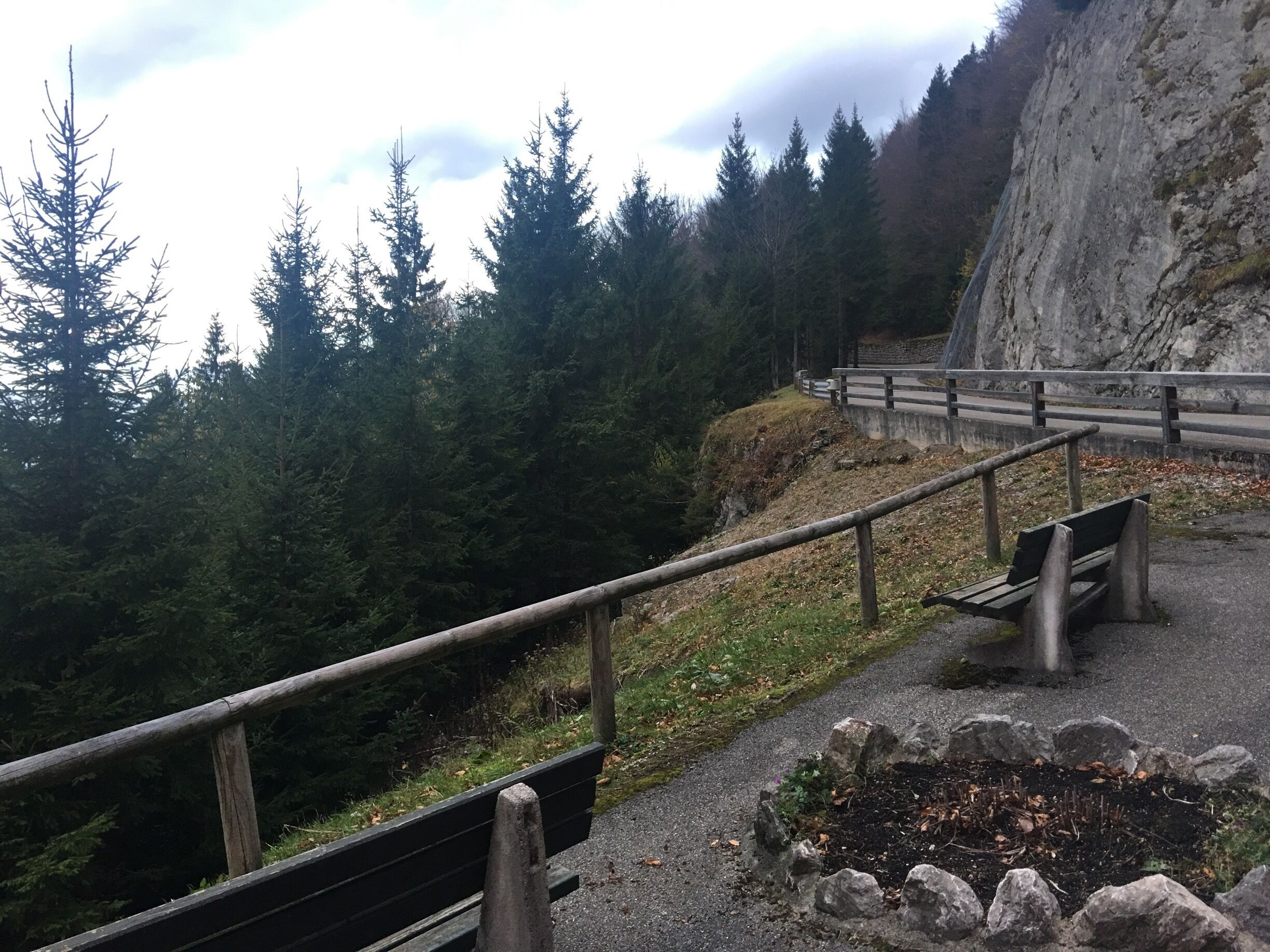 This place is one of the most amazing place in Bayern I love mountain.
You can use Tele cabin to go up and then two choice for coming down.