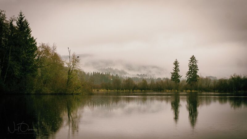 Beautiful little lake.  Great for sunset.  Can only be accessed from the south bound Lane of the highway.
