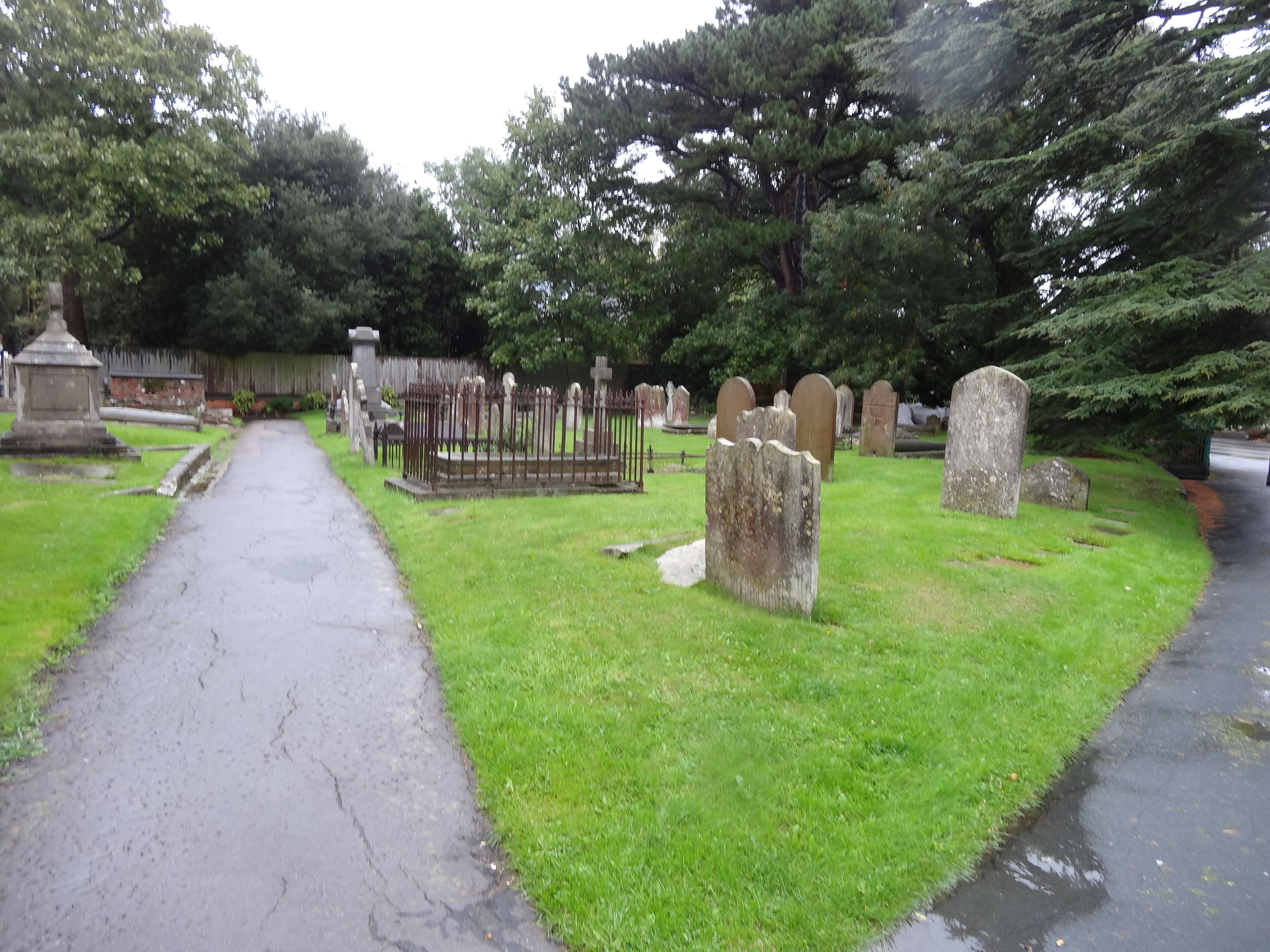 Holy Trinity, Rayleigh, Essex (churchyard)