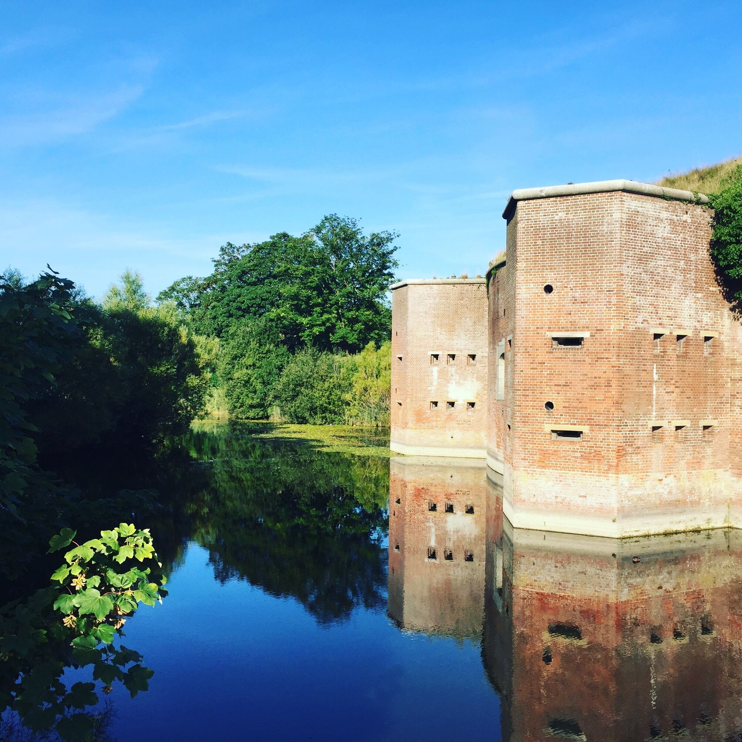 Lovely and peaceful on the moat. All the ducks, swans, coots and fish must be hiding.
Lovely spot even when it isn't open. It's open one day a month and it's free.