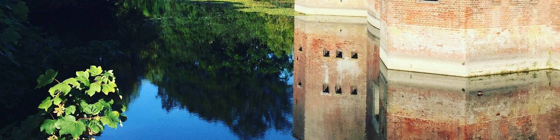 Lovely and peaceful on the moat. All the ducks, swans, coots and fish must be hiding.
Lovely spot even when it isn't open. It's open one day a month and it's free.
