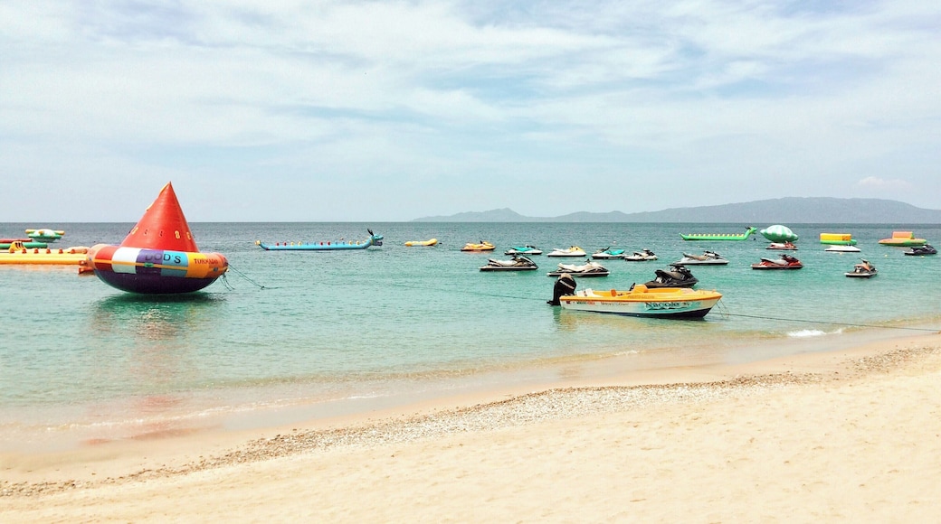 Jet skis, banana boats, and inflatables — these beach toys guarantee that you won't run out of water activities to do on Puerto Galera. #BeachTips