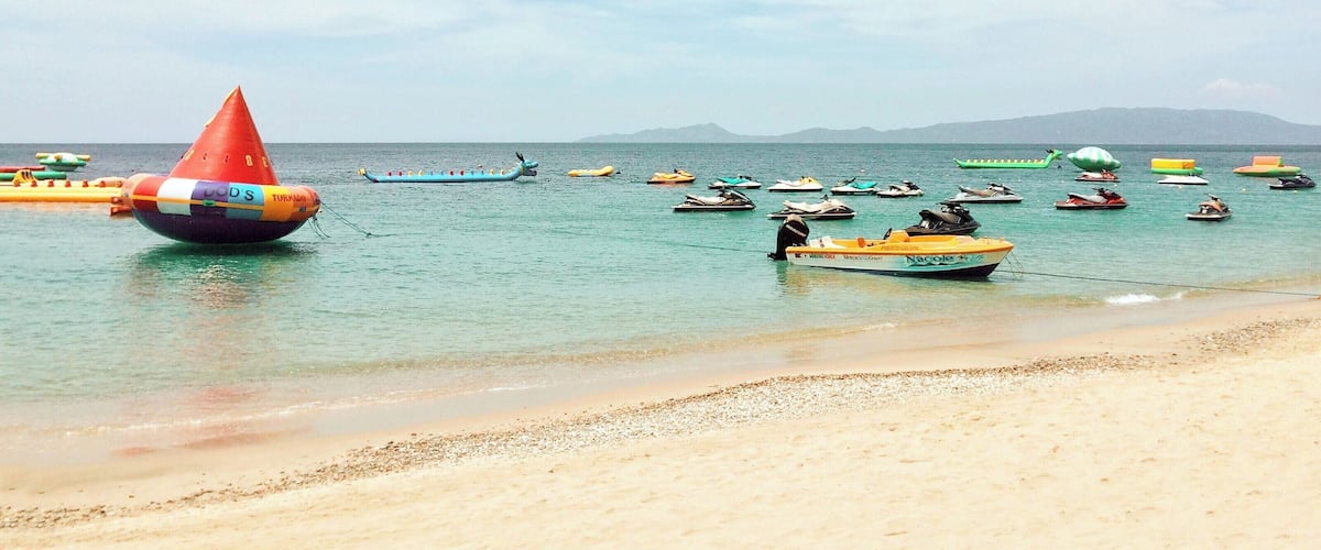 Jet skis, banana boats, and inflatables — these beach toys guarantee that you won't run out of water activities to do on Puerto Galera. #BeachTips
