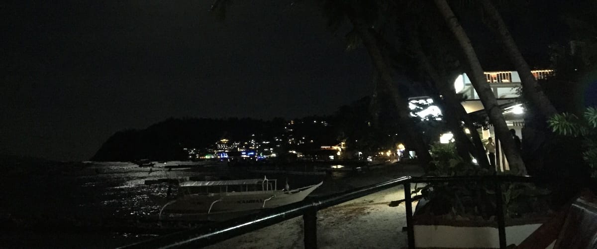 Full Moon on Good Friday. Moon watching at the bay 
#holyweek #vacation #beach #goodfriday