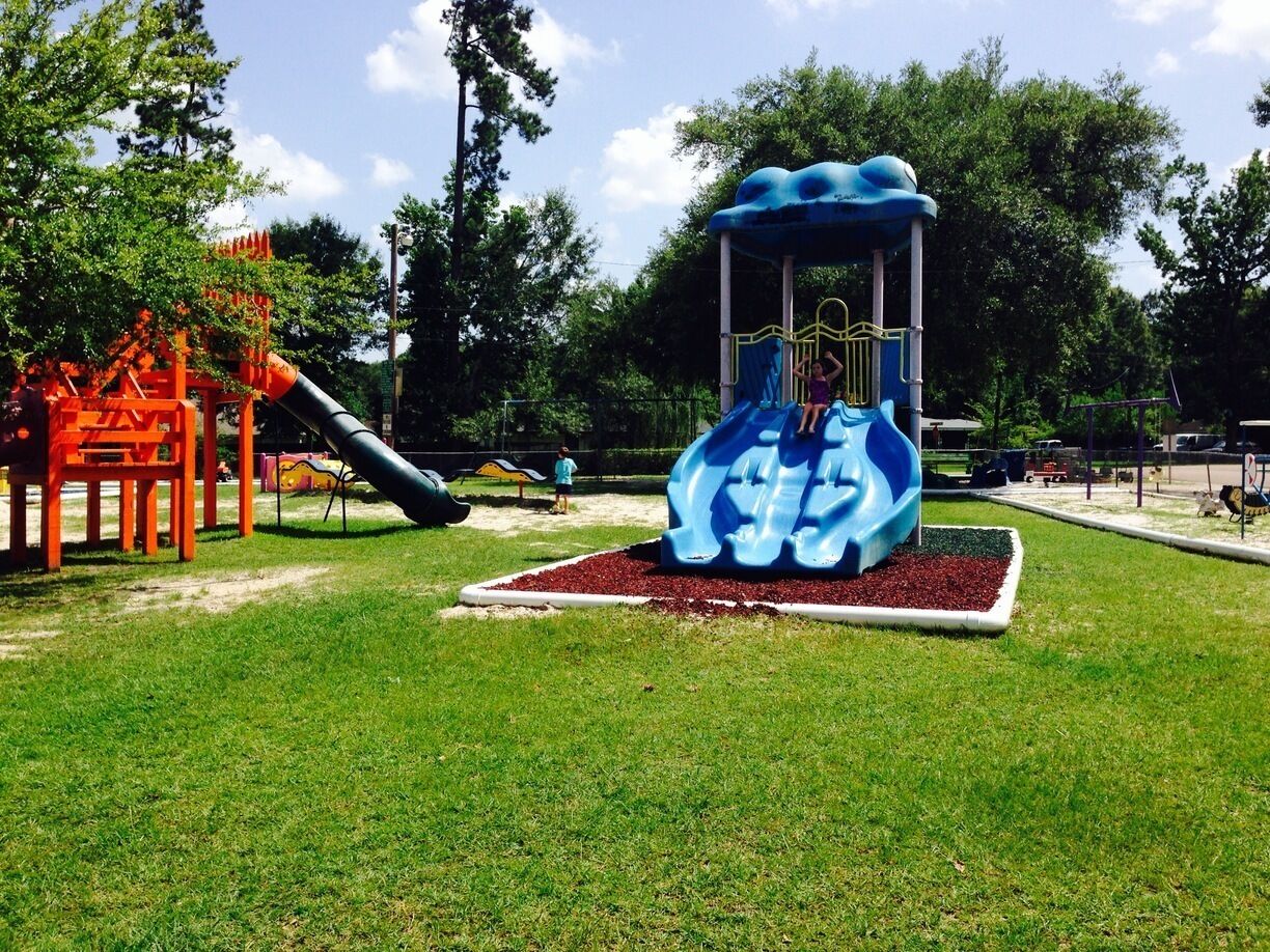 Pearl River Park and Splash 

Visit Frugal Family Travlers blog to learn more about this great location and to discover more great places like this:

http://frugalfamilytravelers.blogspot.com/2014/06/have-you-ever-park-hopped.html?m=0

Follow us on Facebook: https://www.facebook.com/frugalfamilytravelers?ref=hl