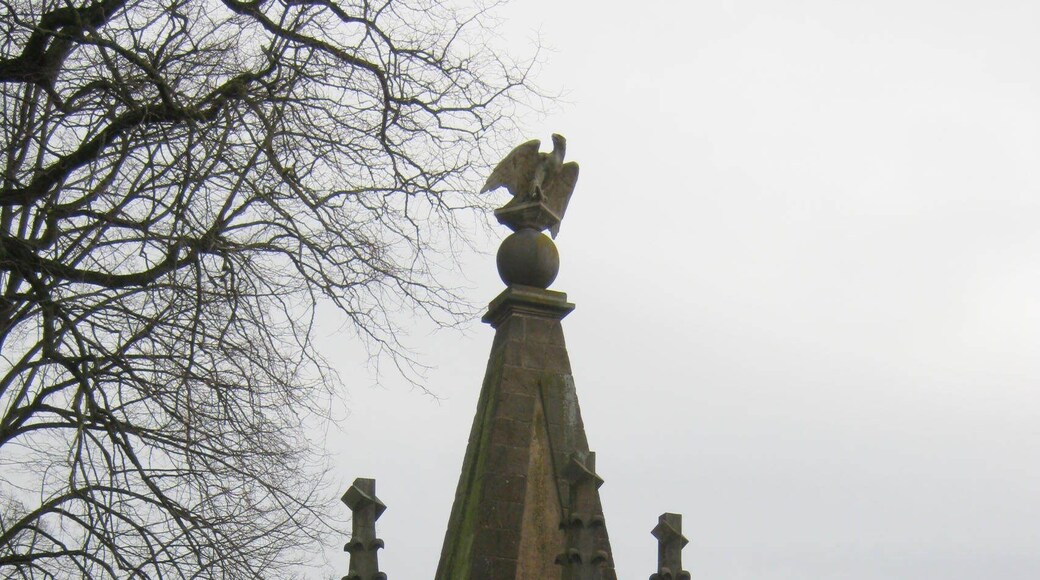 Das Kriegerdenkmal auf dem Alten Markt in Rahden aus nordwestlicher Richtung.