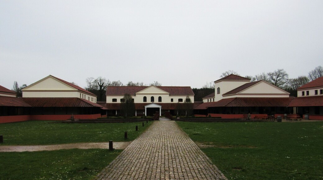 This place is a reconstruction of a Roman villa. You can see the residential building, the workshop area, the villa baths, the kitchen and the courtyard (best in summer).