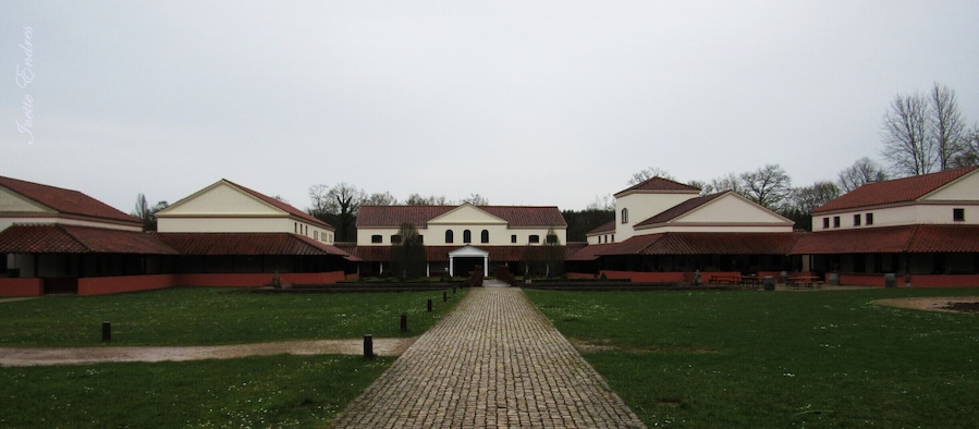This place is a reconstruction of a Roman villa. You can see the residential building, the workshop area, the villa baths, the kitchen and the courtyard (best in summer).