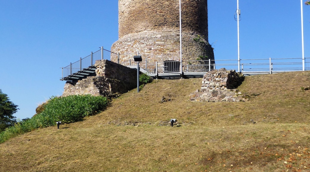 Bergfried der Burg Veldenz (2016)