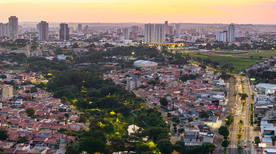 Final de tarde na cidade de Indaiatuba no interior de São Paulo em 2024.