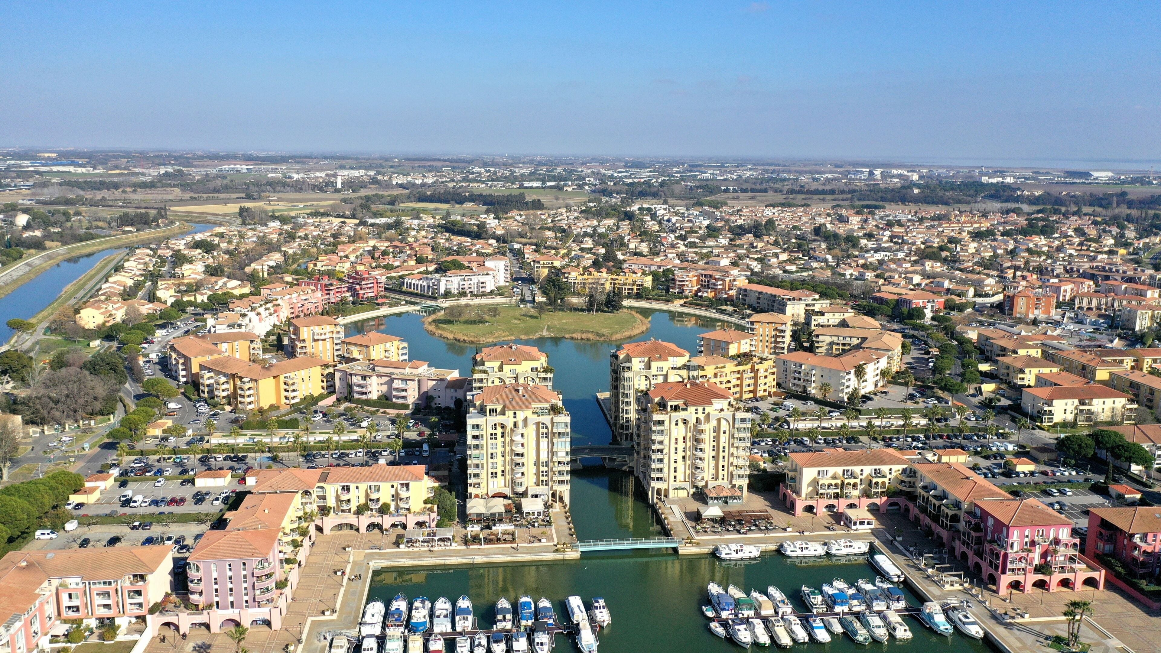 vue aérienne de Montpellier, Lattes et Mauguio dans le sud de la France en Occitanie