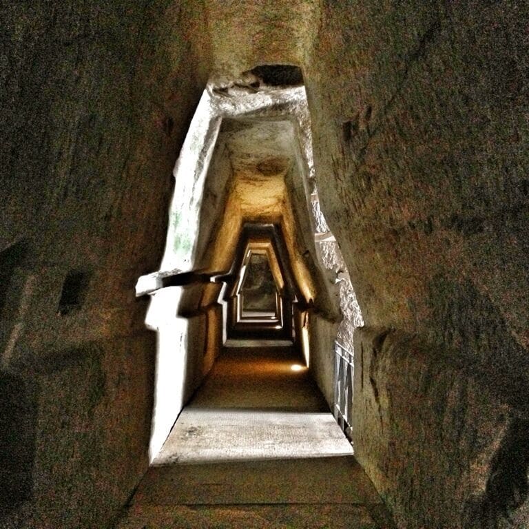 Cuna is a cool Greek and roman ruin near Baia that is never crowded and worth a visit if your in the Napoli area. This tunnel is where the Oracle of Sybil sat and did whatever it is that oracles do. Lots of other cool ruins here too.