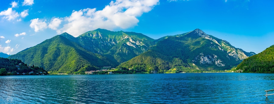 A lake surrounded by mountains with a clear sky.