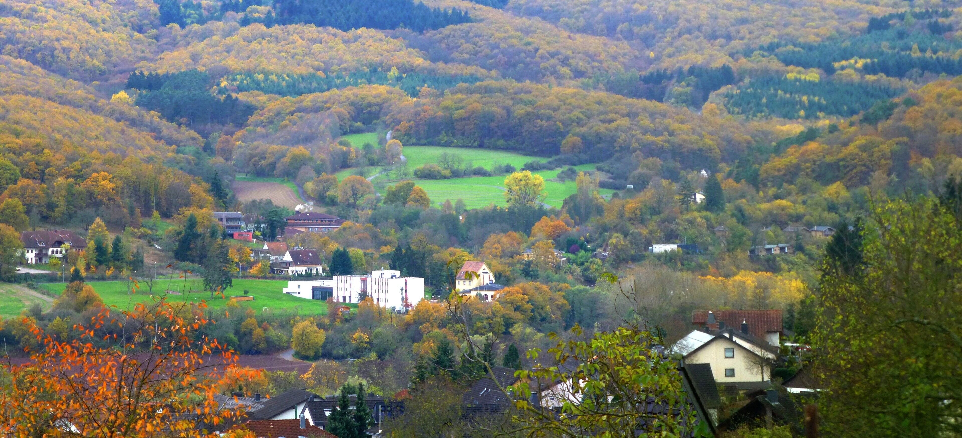 Bad Sobernheim – Blick von Leinenborn ins Nachtigallental und Freilichtmuseum