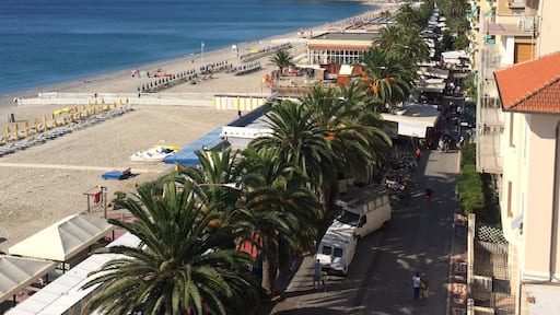 Thursday is market day on the sea front in Finale Ligure. The sea front takes taken over by assorted market stalls, lots of local produce from the farmers in the area.