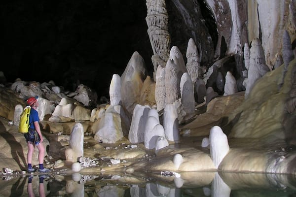 Carlsbad Caverns Nationalpark das einen Höhlen sowie einzelner Mann