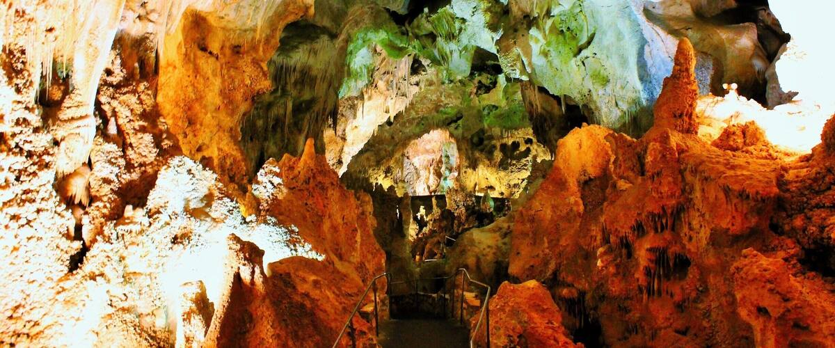 My Bucket list is to explore all 59 national parks in the US. So far, we've gotten to visit over 30. Here's one of them.
This is Carlsbad Caverns, one of the oldest cave systems in the world showcasing fossils from dinosaurs to jaguars to ocean life dating back to when New Mexico looked more like the Florida keys than it does now. This is one of my favorite caves to go into because you aren't required to tag along with a guide.