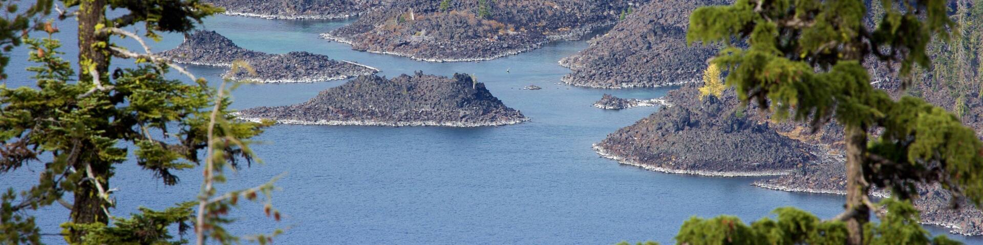 Crater Lake National Park showing landscape views and a lake or waterhole