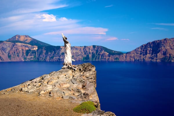 Crater Lake National Park mit einem Berge, Landschaften und See oder Wasserstelle