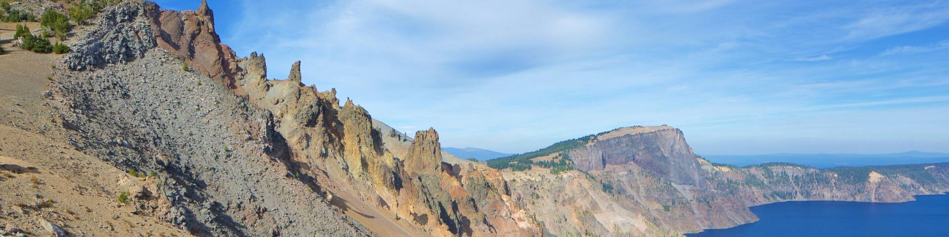 Parc National de Crater Lake qui includes vues littorales, baie ou port et montagnes
