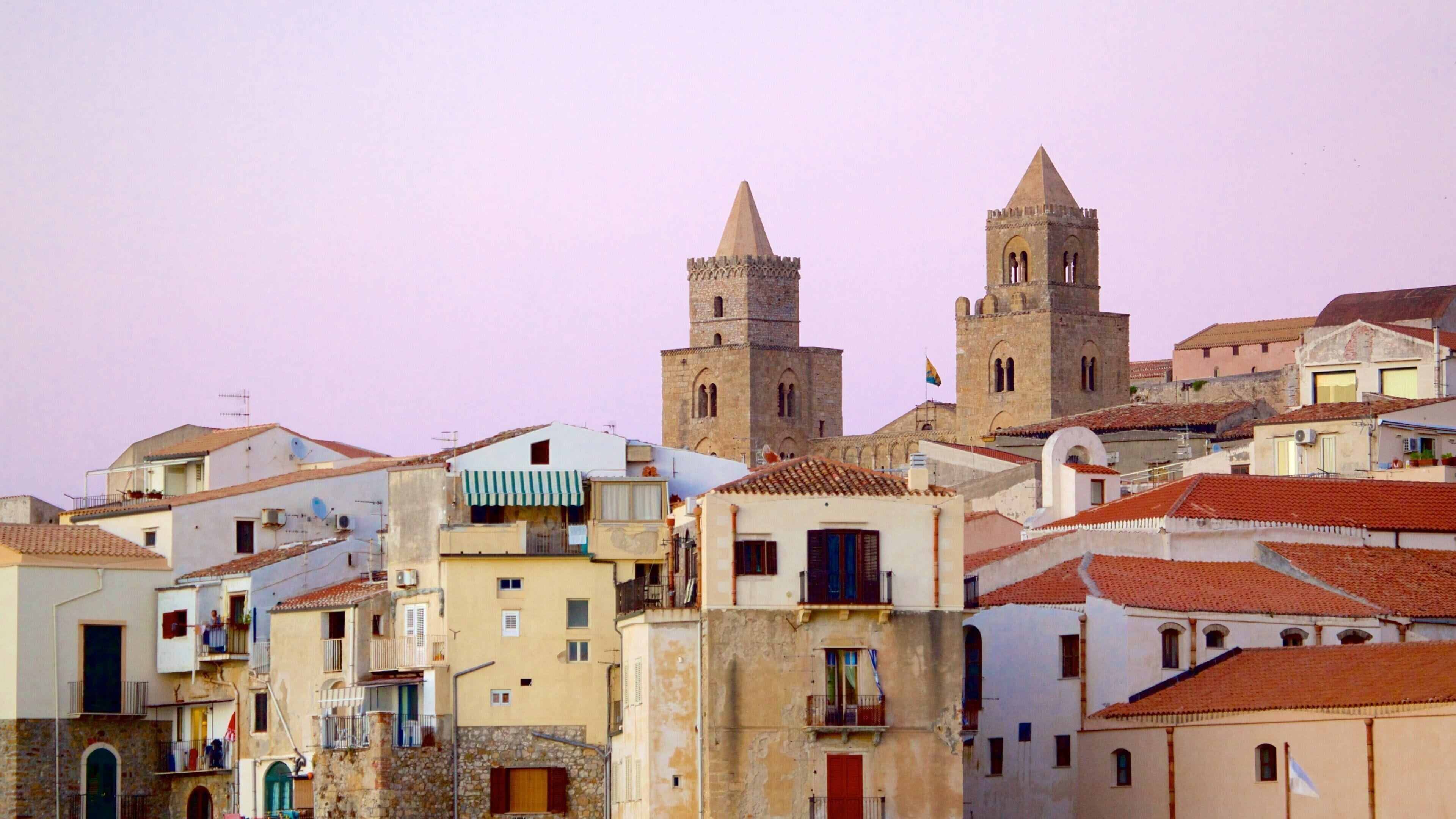 Cefalù mettant en vedette patrimoine architectural et ville