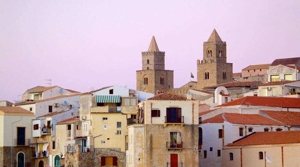 Cefalù mettant en vedette patrimoine architectural et ville