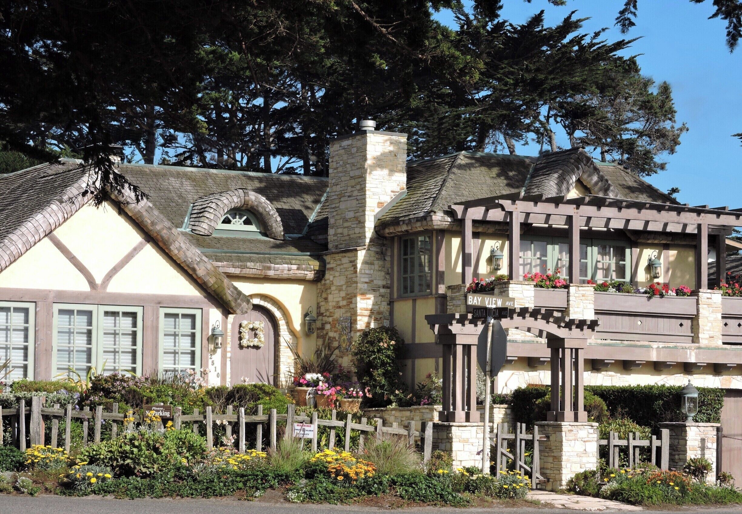 lovely cottage by the sea
