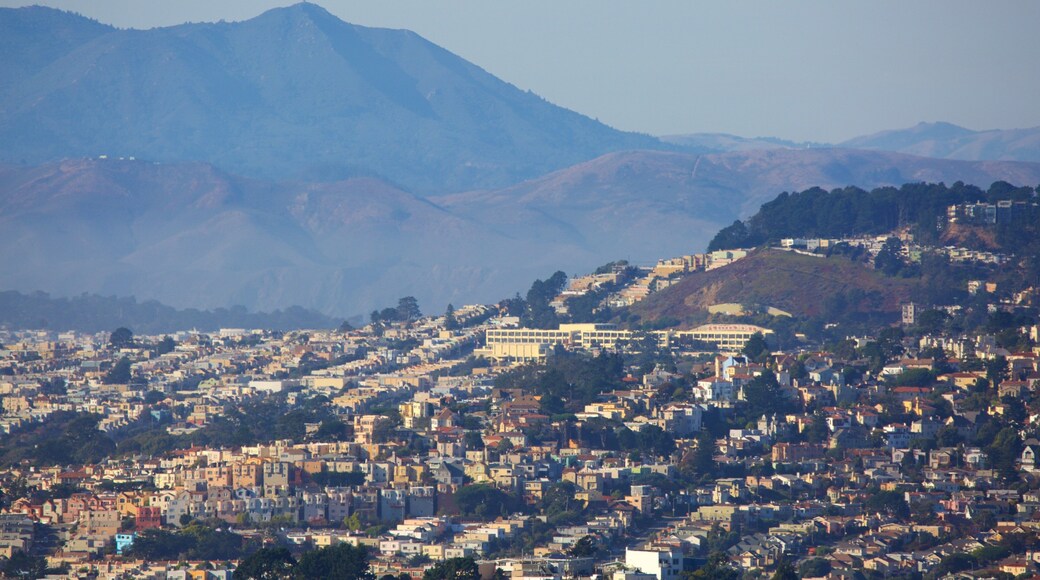 Brisbane showing a city