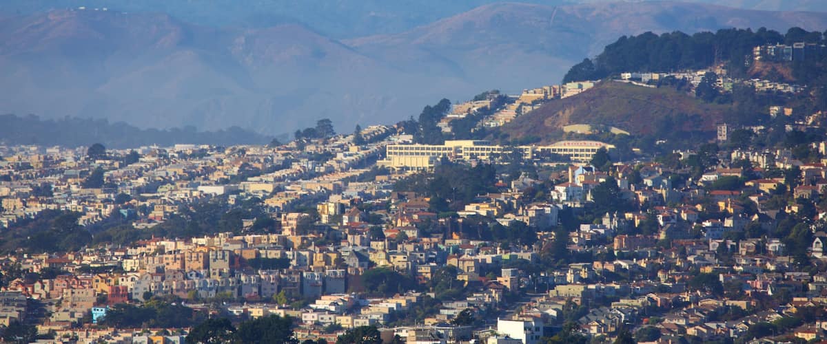 Brisbane showing a city