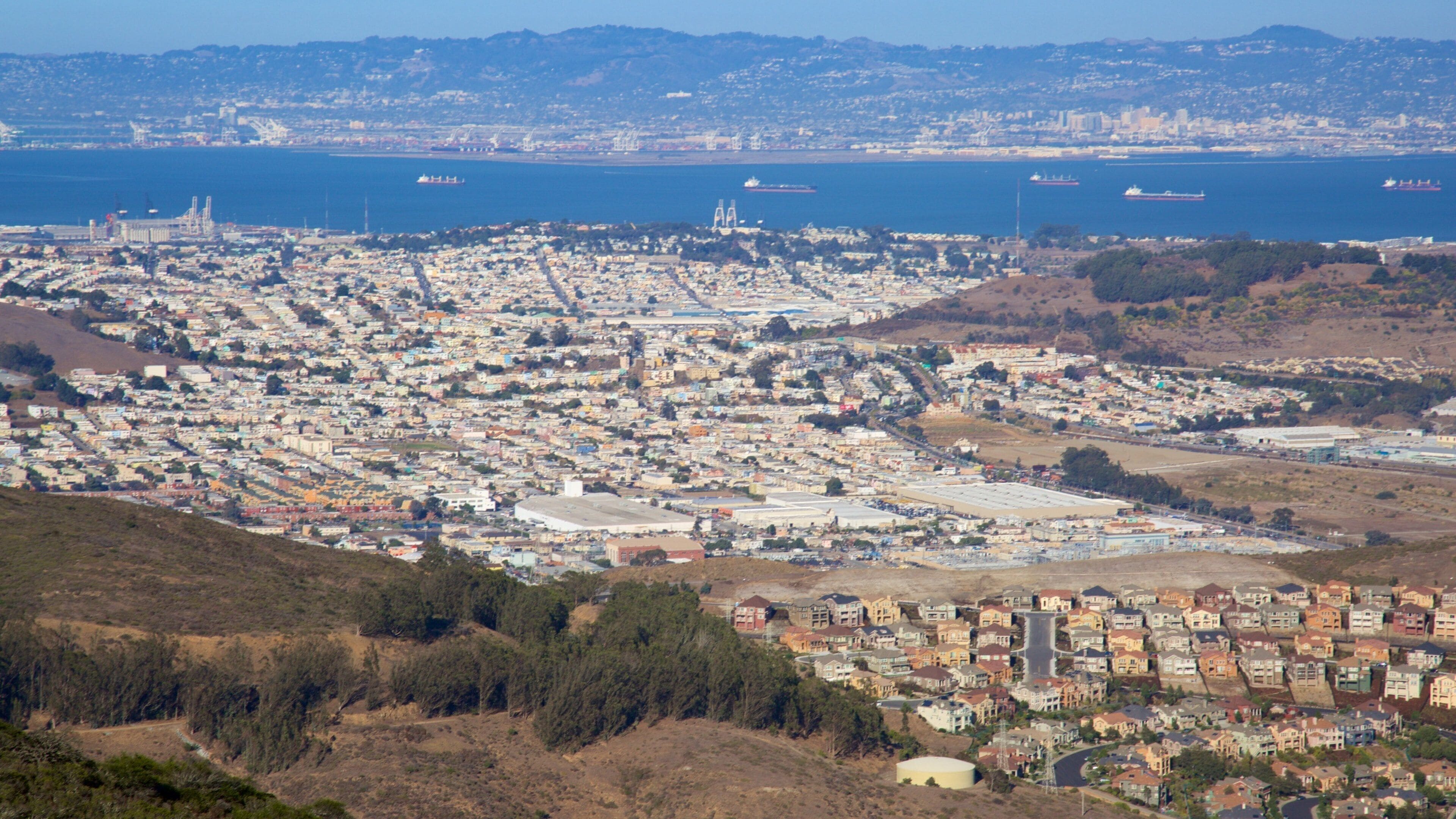 Brisbane showing a river or creek and a city