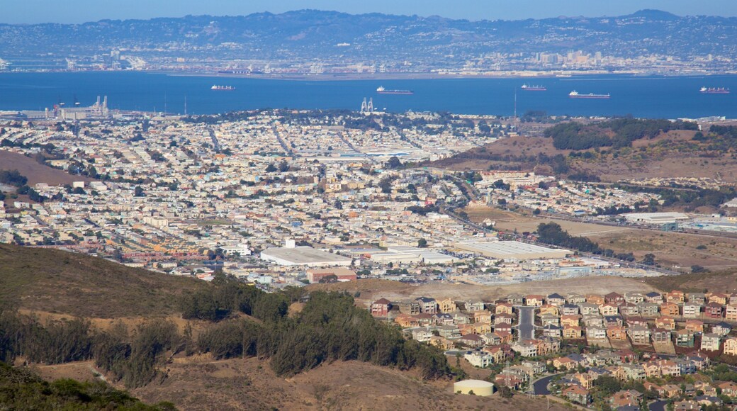 Brisbane showing a river or creek and a city
