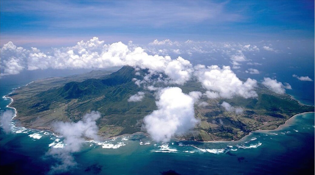 Nevis som viser udsigt over kystområde og billeder af øer