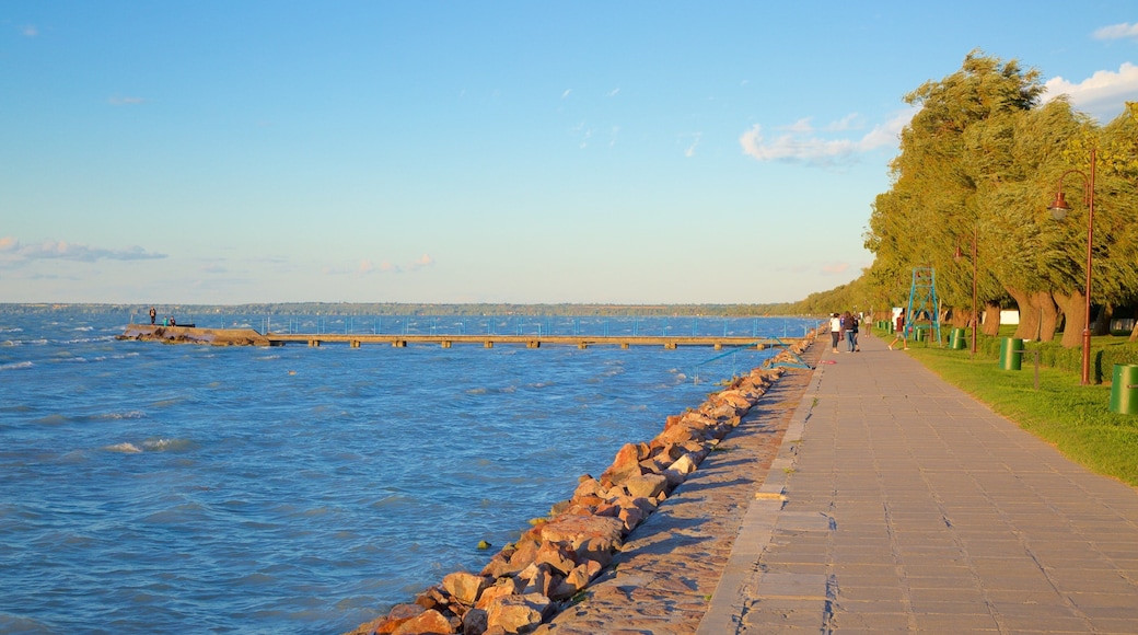 Siófok mit einem allgemeine Küstenansicht und Ansichten