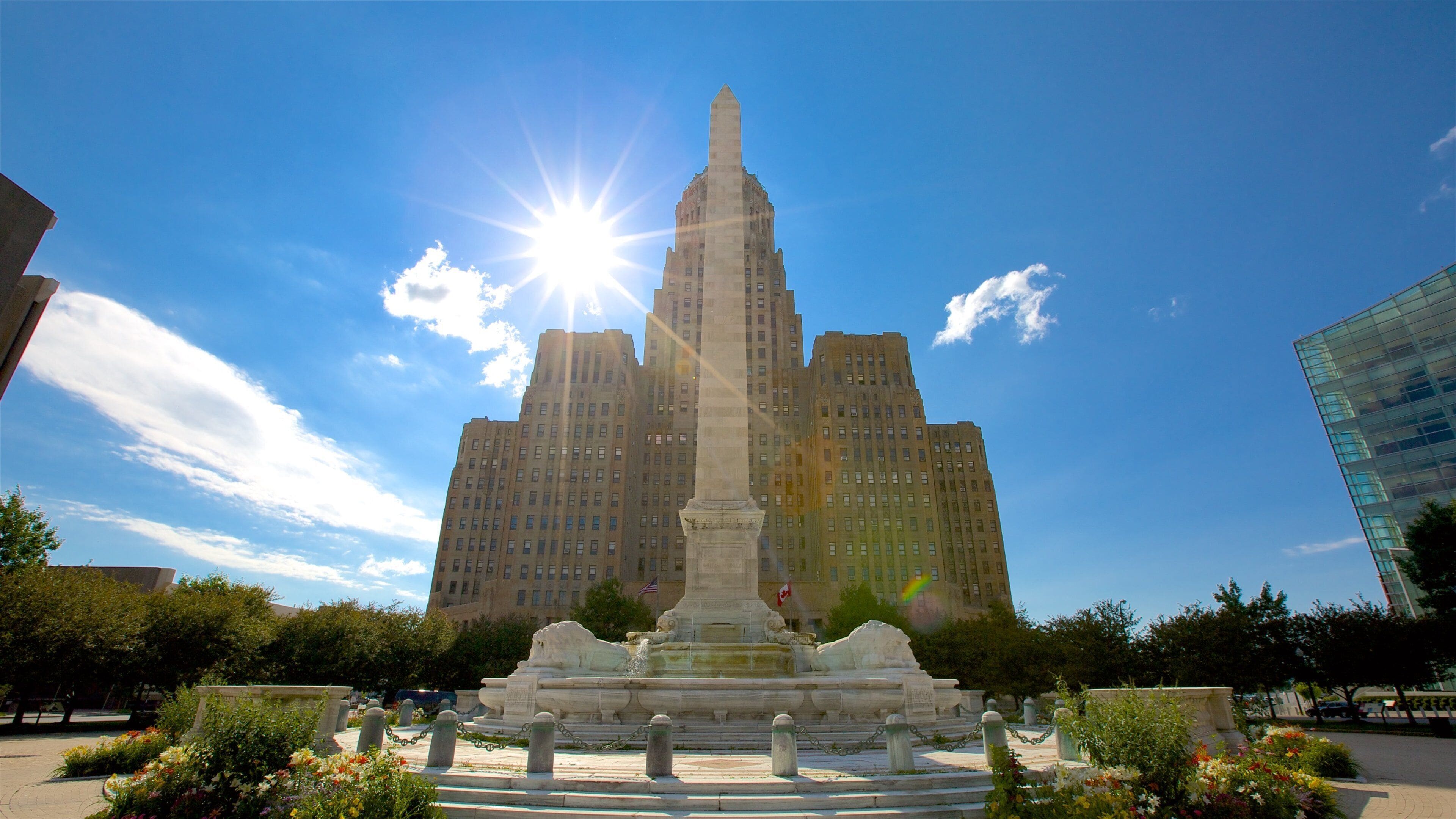 Buffalo featuring a monument