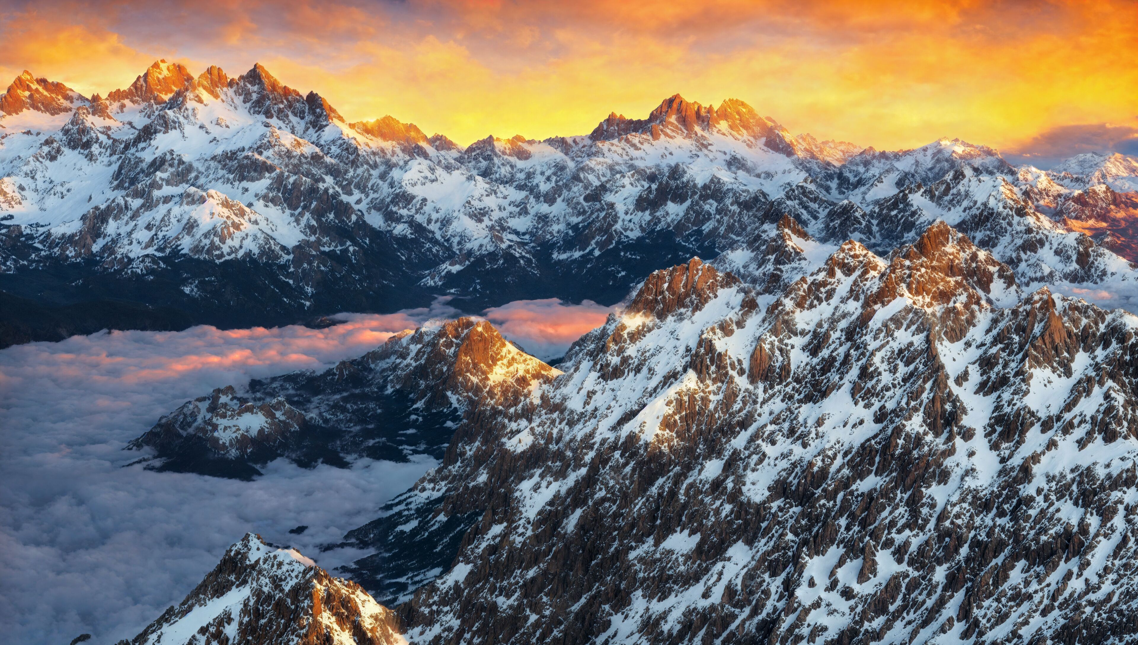 Sunset view of Rocky Mountain National Park