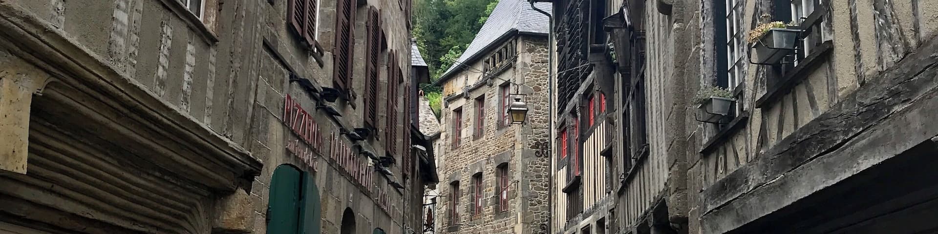 Rue de Jerzual, Dinan - so scenic it’s difficult to walk down as you have to stop every few feet to take another photo 😘🇫🇷😂 and I do like to try to have a clear shot 🤣