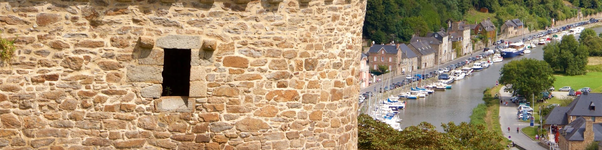 Dinan mostrando paisagens, um rio ou córrego e arquitetura de patrimônio