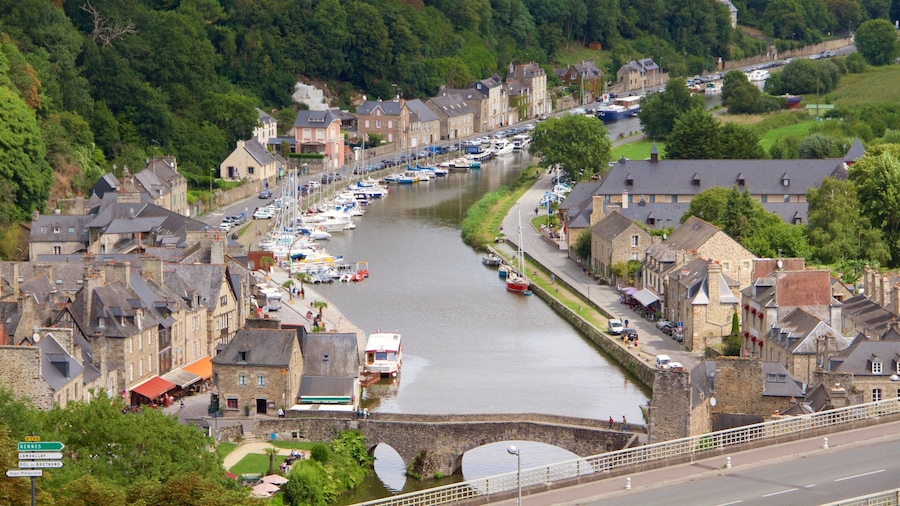 Dinan showing a river or creek, a bridge and heritage elements