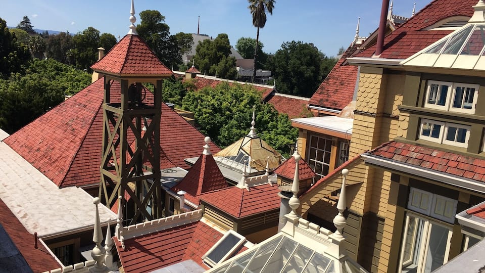Haphazard roofline.
#california #houses
(April 2017)