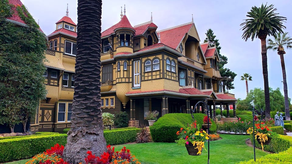 Beautiful historic mansion owned by Sarah Winchester owner of the Winchester rifle. Many believe the house to be haunted by the souls who was killed from the Winchester rifle. House is well maintained but some of its structures was destroyed from the earthquake. Still it’s a beautiful place to check out if you are in the area. #history #travel