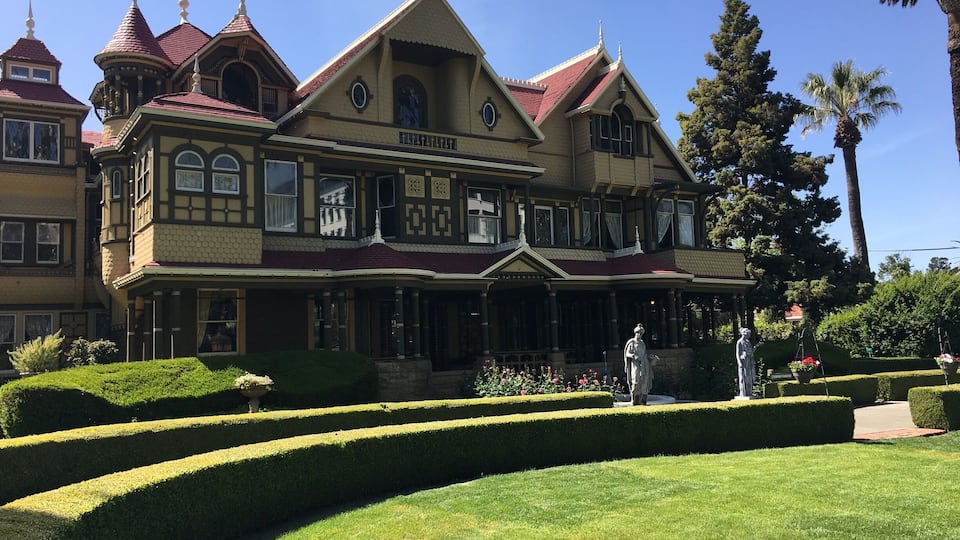 Mrs. Winchester was no architect!
Doors that open to a wall, stairs that lead to nowhere, no flow nor rhyme or reason.
#california #houses
(April 2017)