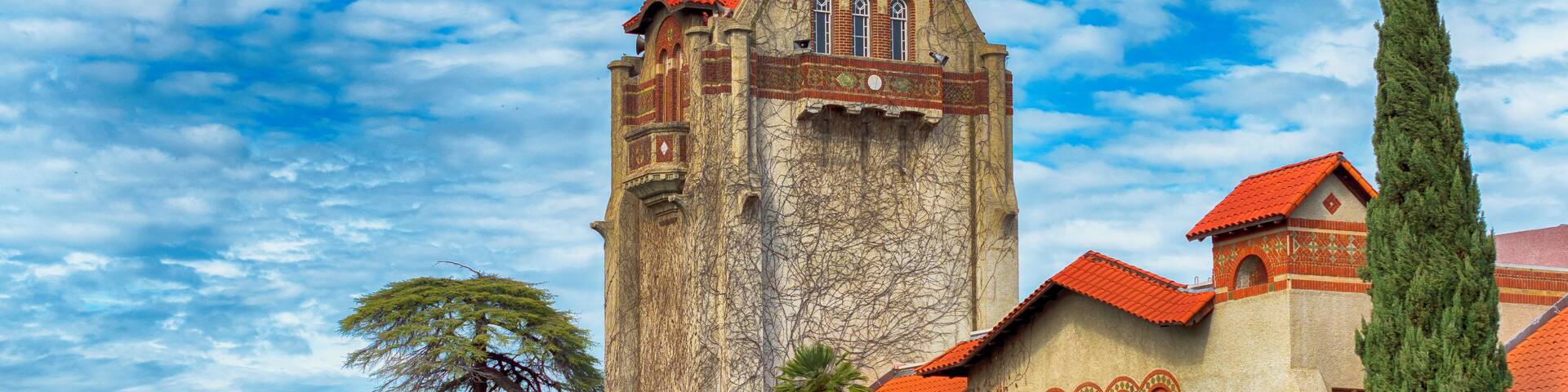 San Jose is a great city in all respects. The MLK, Jr. Library is situated in dowtown just 5 minutes away from town hall . The campus is great especially behind the library where you can find this old constructions covered in ivy and if the sky will cooperate that day you might get amazing pictures. Great location for group photos and other events.